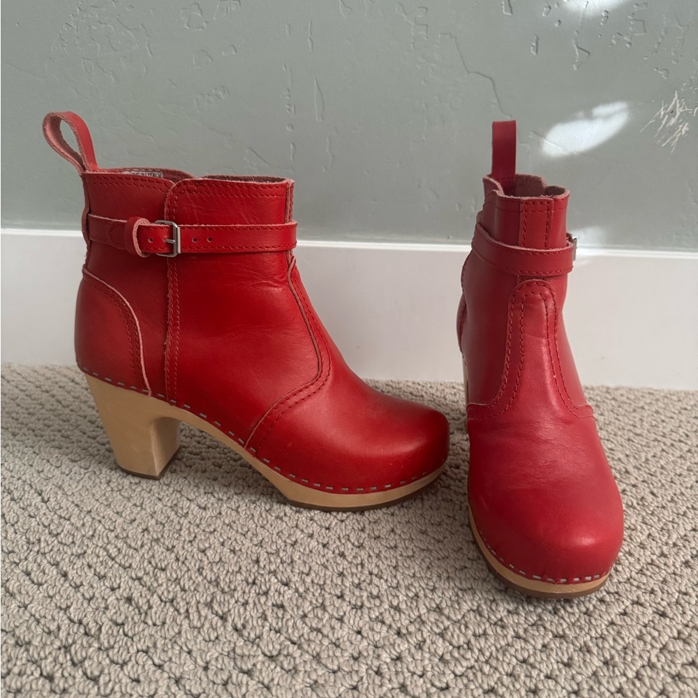 Swedish Hasbeens Red Leather Ankle Boots
Sz 38